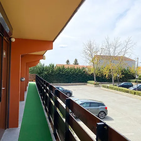 Hotel Kyriad Direct 3*