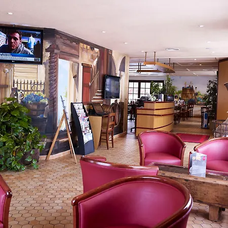 Hotel Kyriad Direct 3*