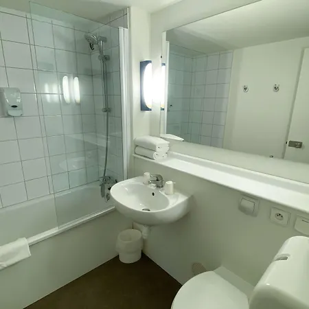 Otel Kyriad Direct Roanne