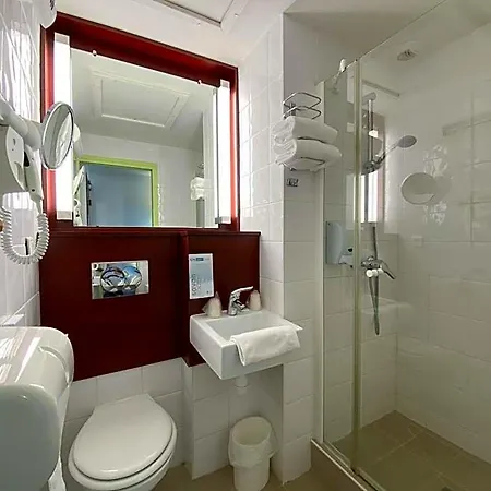 Kyriad Direct Hotel